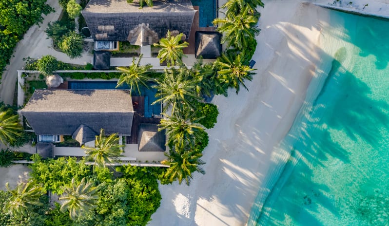 OZEN RESERVE BOLIFUSHI, Earth Pool Villa Aerial Beach